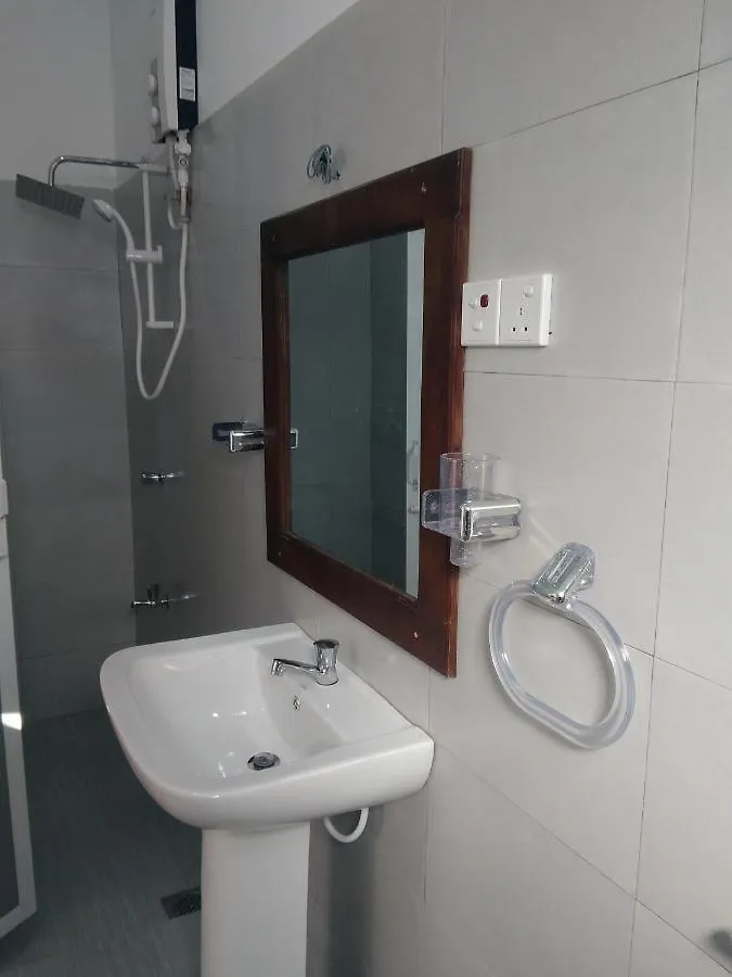 Homestay Queens Airport Residence Negombo